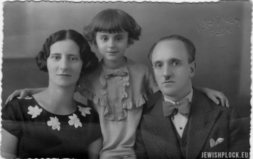Gabrysia Holcman with her parents - Mariem and Moszek, 1930s, photo by A. Watman